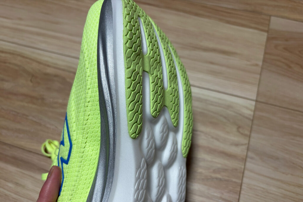 1080v15_ニューバランス_31らん(さいらん)_レビュー