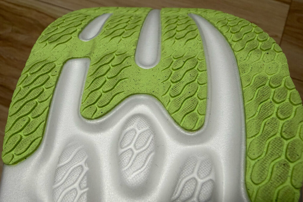 1080v15_ニューバランス_31らん(さいらん)_レビュー